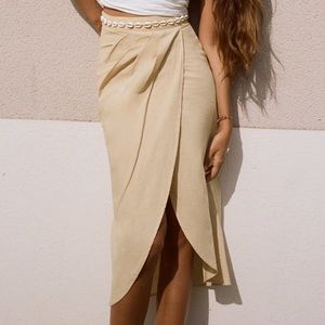 Zara midi skirt seashells size M. Like new.